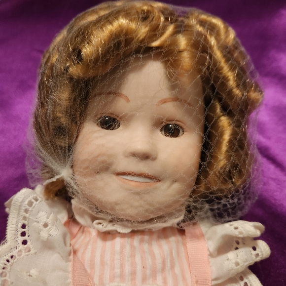 Shirley Temple porcelain doll (Ltd Ed - Numbered) - Picture 8 of 12